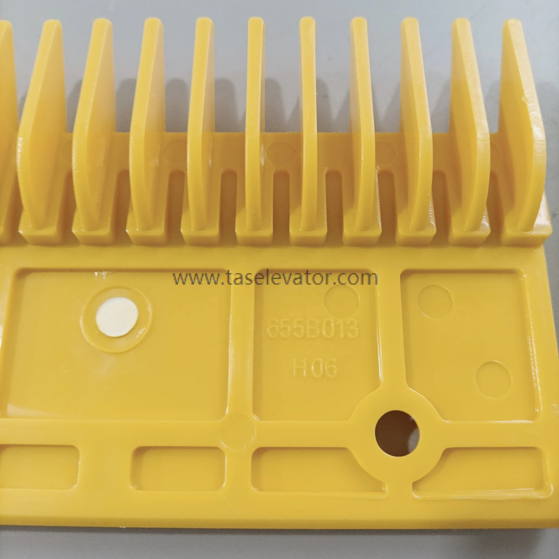 Escalator Aluminum Comb 655B013H06 HE655B013 - Image 2